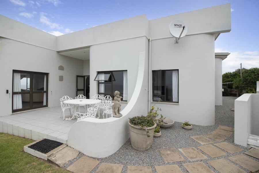 6 Bedroom Property for Sale in West Beach Eastern Cape